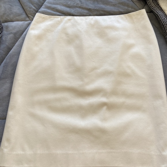 Anne Klein two piece suit. Single breast jacket and skirt. - Picture 3 of 5